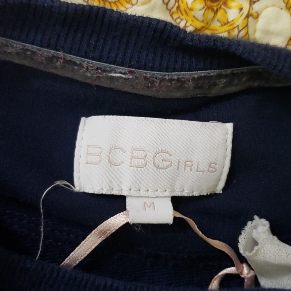 🌺 BCBGirls Sweater with Red Roses - Picture 4 of 5